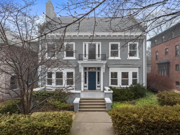 2237 N Lake DRIVE, Milwaukee, WI 53202