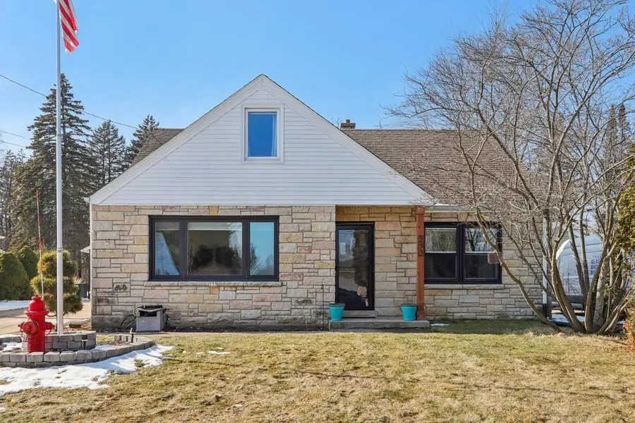 233 N Dries STREET, Saukville, WI 53080 - #2