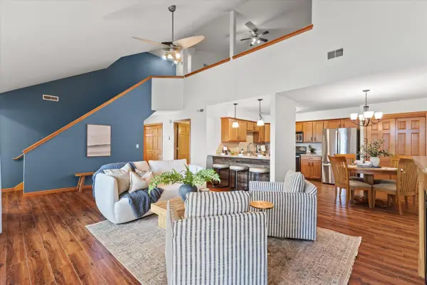 W398N5975 Autumn Woods DRIVE, Oconomowoc, WI 53066