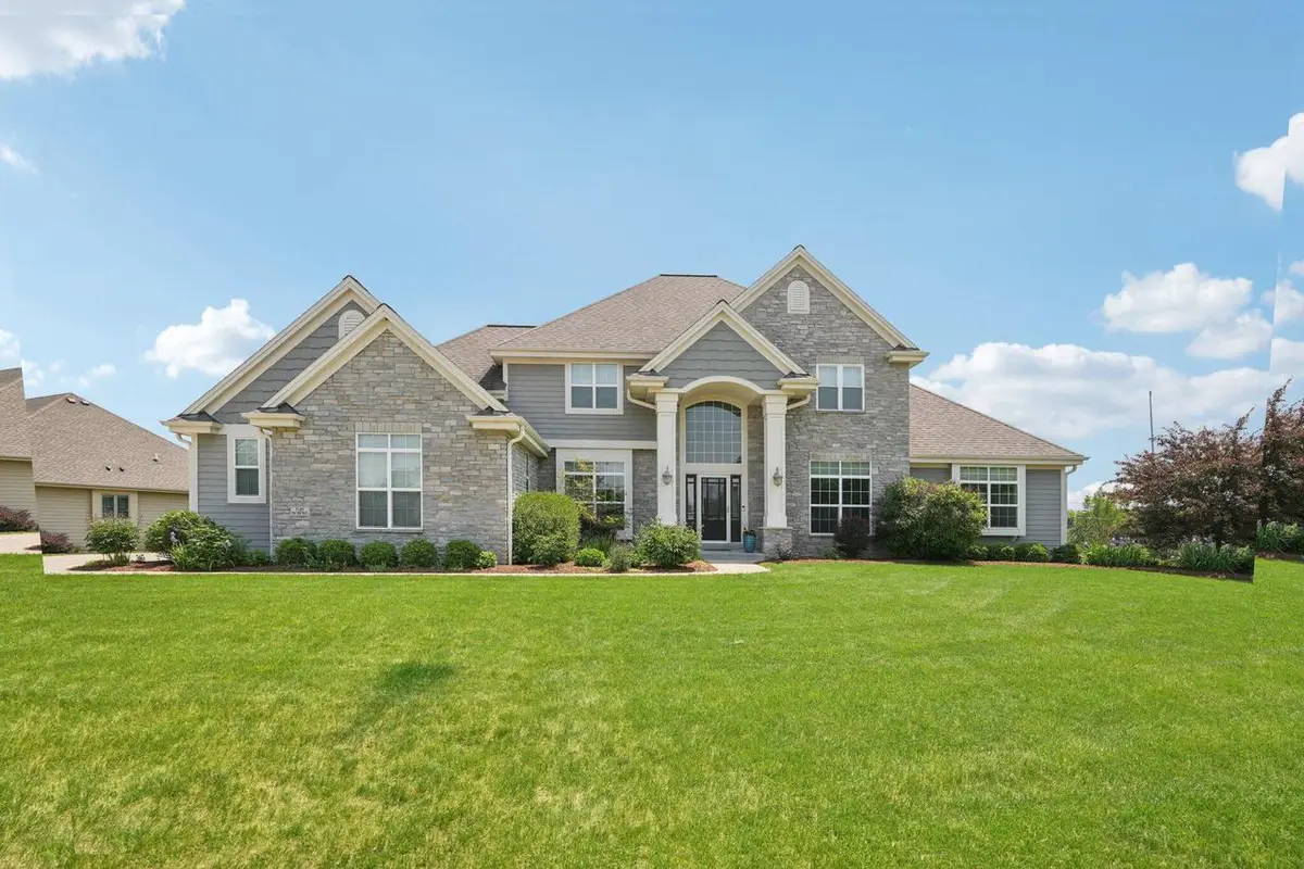 N49W18765 Emerald Hills DRIVE, Menomonee Falls, WI 53051 - #1