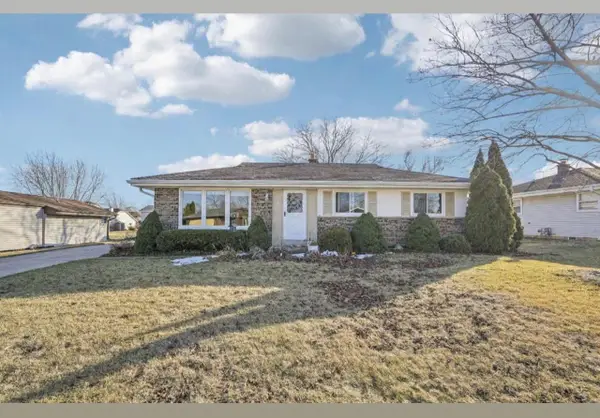 395 E OAK LANE, Oak Creek, WI 53154