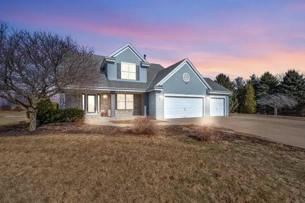 4832 Wood Duck WAY, West Bend, WI 53095