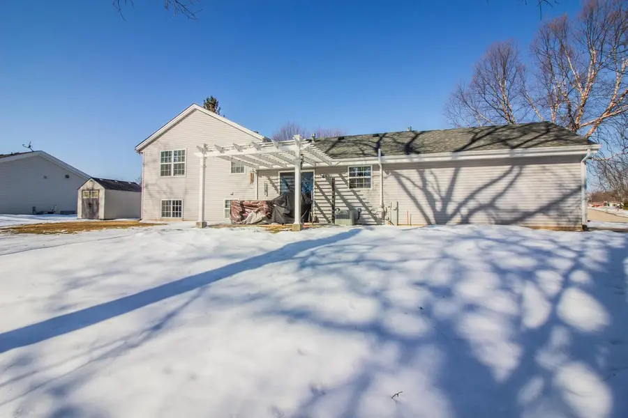 2087 Lake View DRIVE, Hartford, WI 53027 - #2