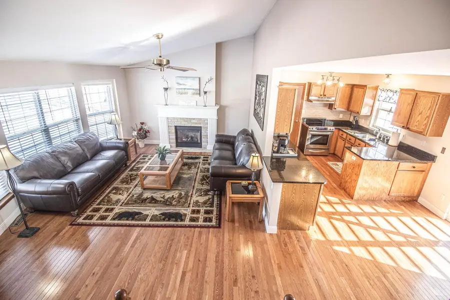 2087 Lake View DRIVE, Hartford, WI 53027 - #3