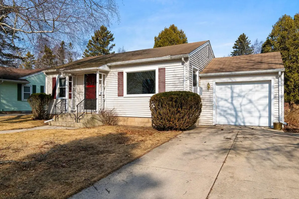 316 E Park View LANE, Manitowoc, WI 54220 - #1