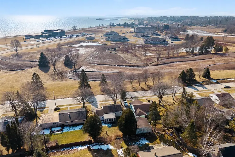 316 E Park View LANE, Manitowoc, WI 54220 - #3