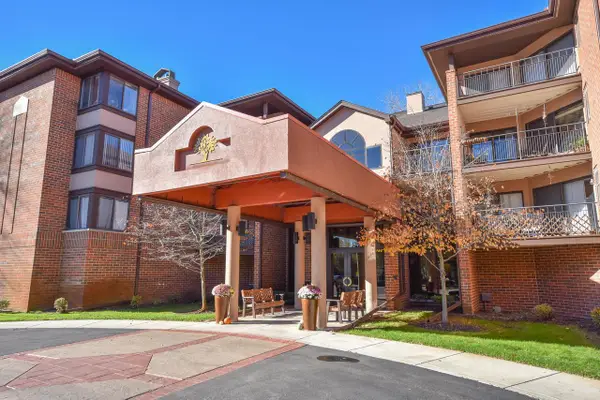 1600 W Green Tree ROAD #302, Glendale, WI 53209