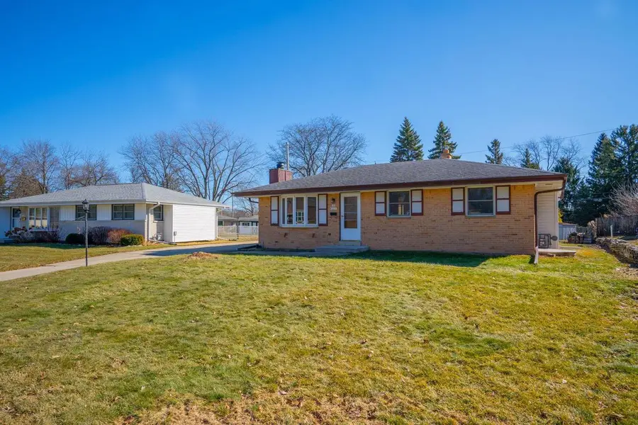 N86W18105 Summit DRIVE, Menomonee Falls, WI 53051 - #3