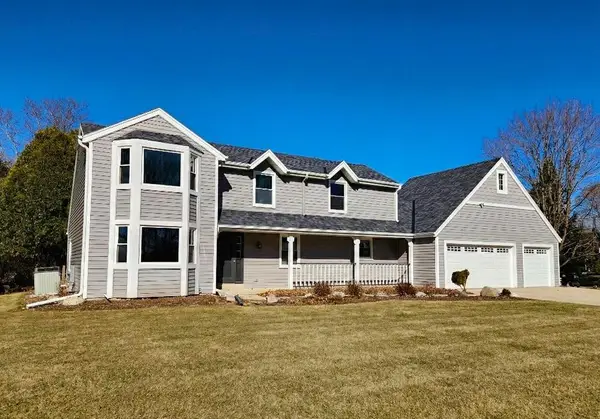 W342N6303 Kathy DRIVE, Oconomowoc, WI 53066