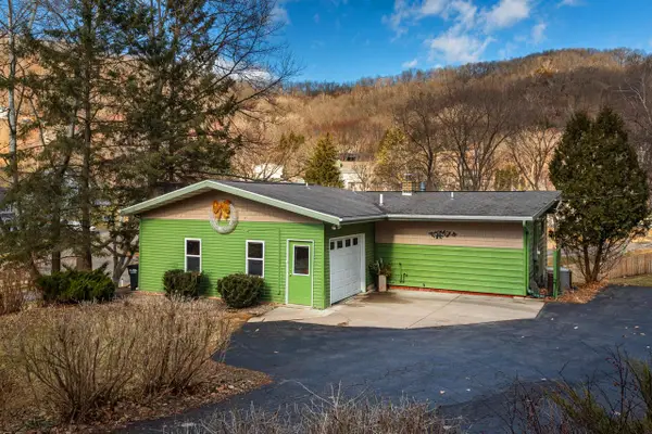 N1963 Wedgewood DRIVE E, La Crosse, WI 54601