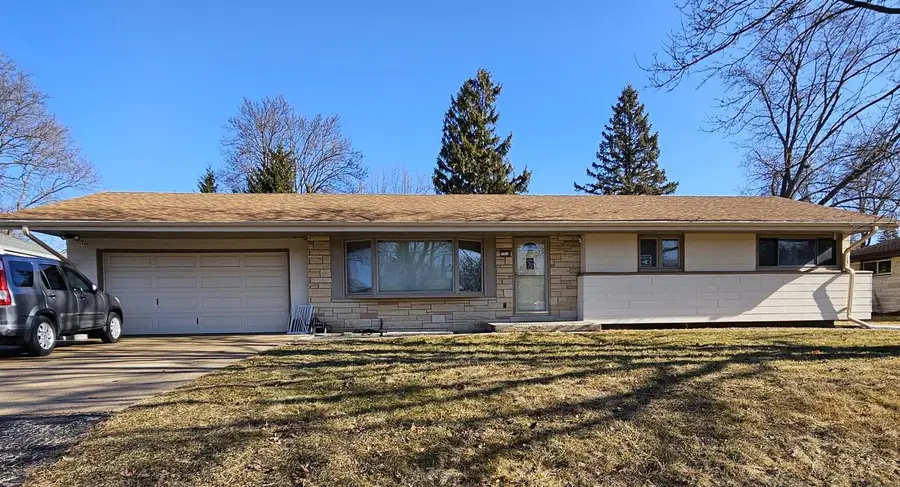 7710 N Edgeworth DRIVE, Milwaukee, WI 53223 - #2