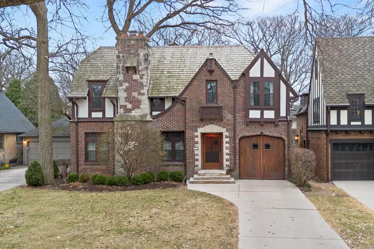 1031 E Circle DRIVE, Whitefish Bay, WI 53217 - #1