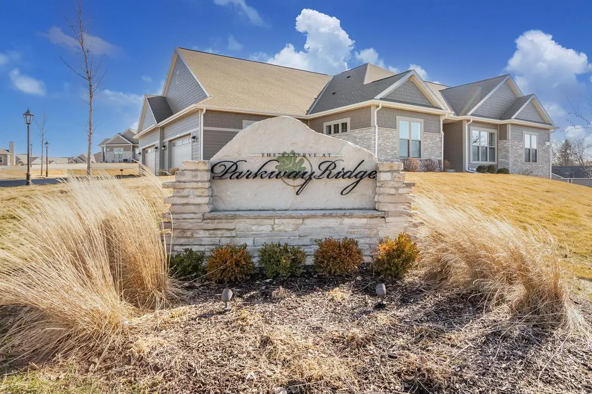 N28W25285 Parkway Ridge CIRCLE #C, Pewaukee, WI 53072 - #1