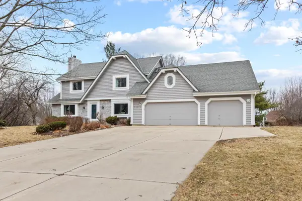 12272 W Morgan Oak DRIVE, Greenfield, WI 53228