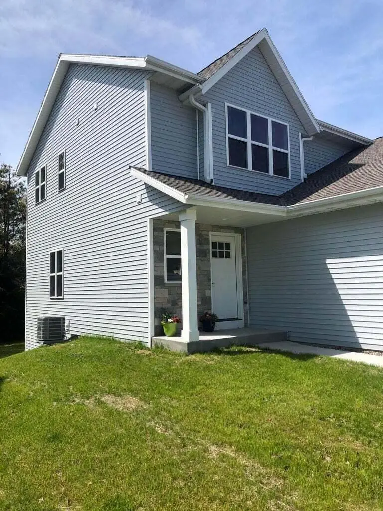 2105 Daisy DRIVE, West Bend, WI 53090 - #2