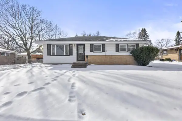 8913 W Daphne STREET, Milwaukee, WI 53224