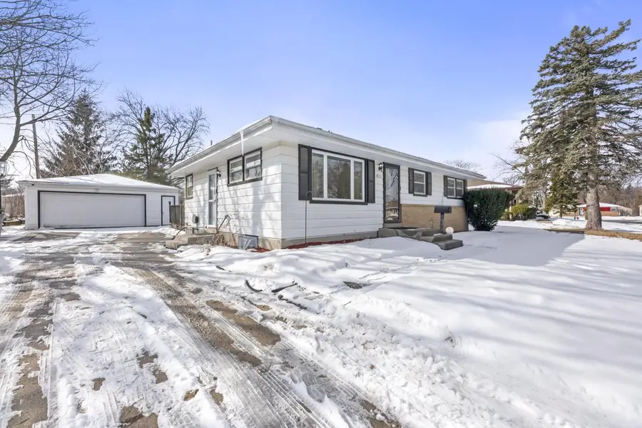 8913 W Daphne STREET, Milwaukee, WI 53224 - #2