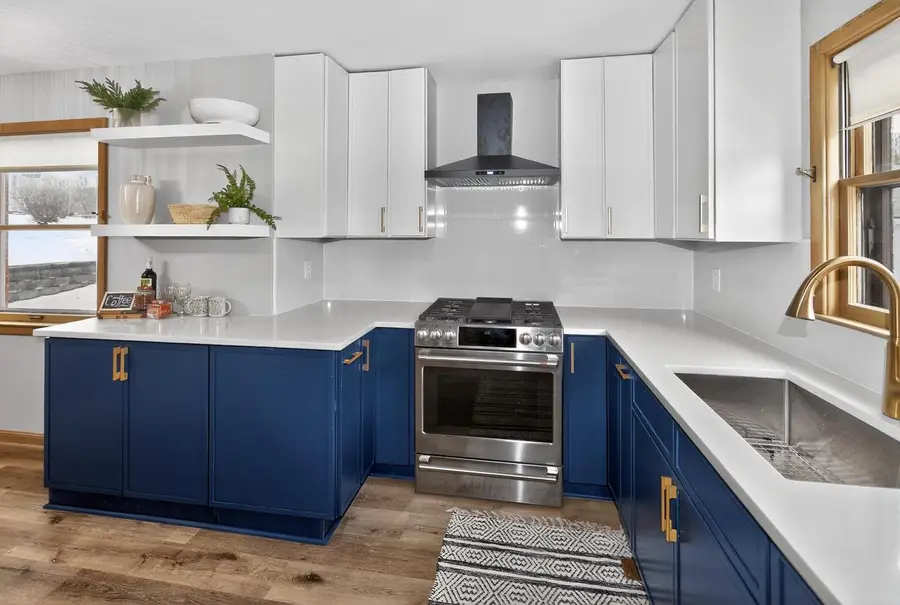 10708 W York PLACE, Wauwatosa, WI 53222 - #2