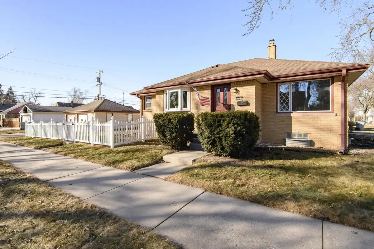 5300 W Euclid AVENUE, Milwaukee, WI 53219 - #1