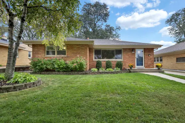 10615 W Woodward AVENUE, Wauwatosa, WI 53222