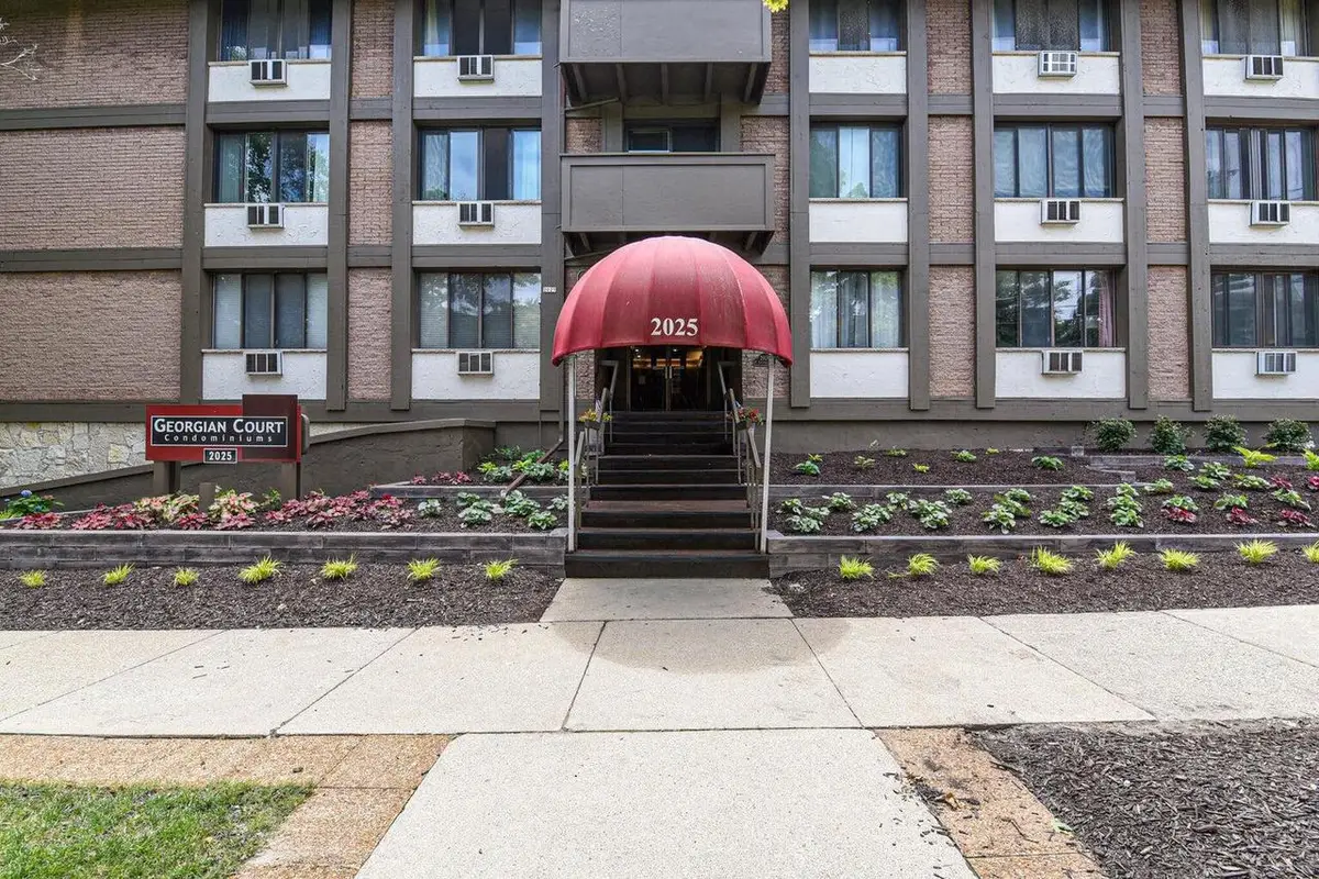 2025 E Greenwich AVENUE #219, Milwaukee, WI 53211 - #1