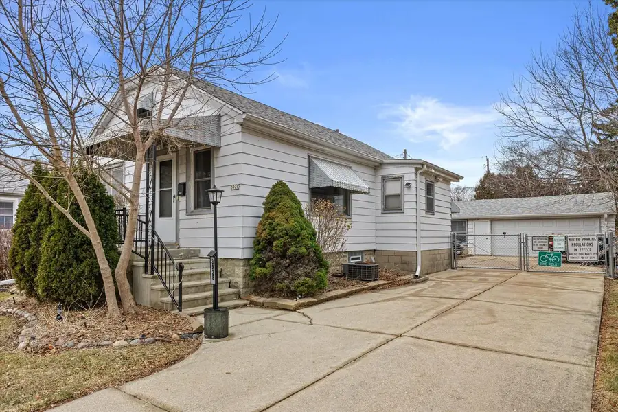 3928 E Birchwood AVENUE, Cudahy, WI 53110 - #2