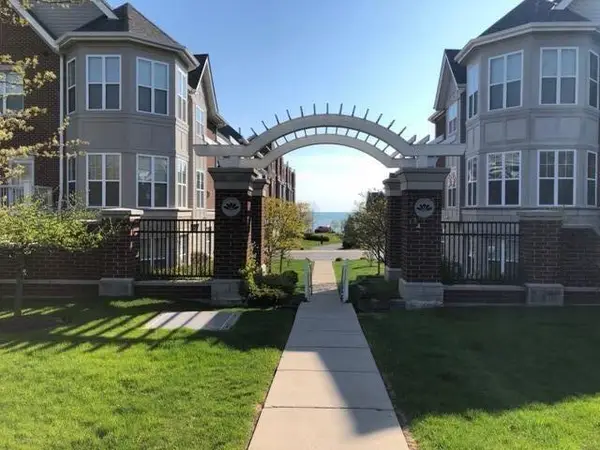 3930 S Lake DRIVE #511, Saint Francis, WI 53235