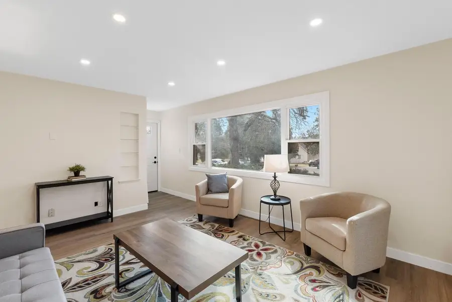 8424 N Fox Croft LANE, Fox Point, WI 53217 - #3