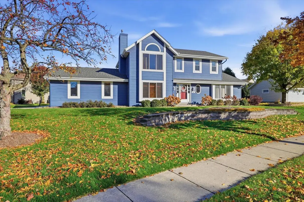 858 Laureate DRIVE, Pewaukee, WI 53072 - #1