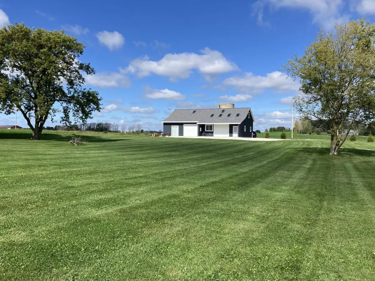 9207 Middle ROAD, Manitowoc, WI 54220 - #1