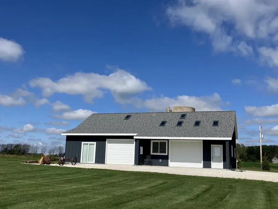 9207 Middle ROAD, Manitowoc, WI 54220 - #2