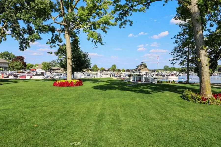 269 Fontana BOULEVARD #2555, Fontana, WI 53125 - #2