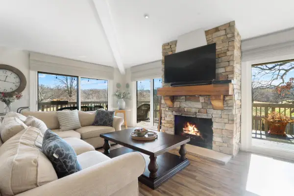 714 Thornridge COURT #B, Fontana, WI 53125