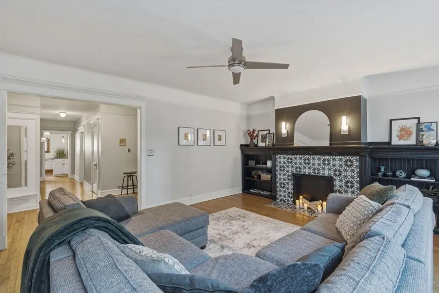 1714 E Kane PLACE #L, Milwaukee, WI 53202 - #2