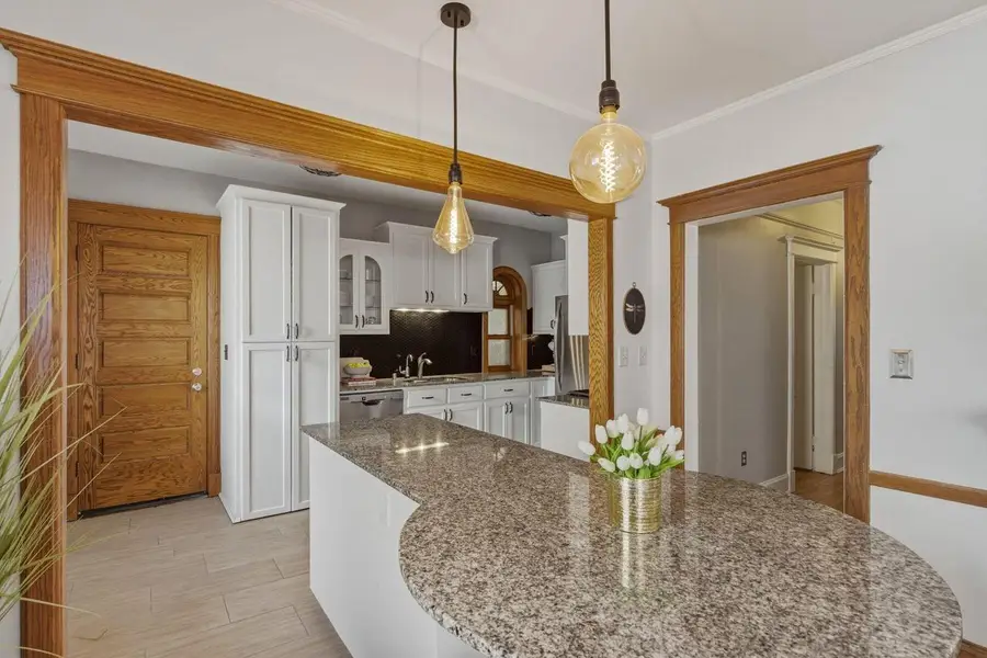 1714 E Kane PLACE #L, Milwaukee, WI 53202 - #3