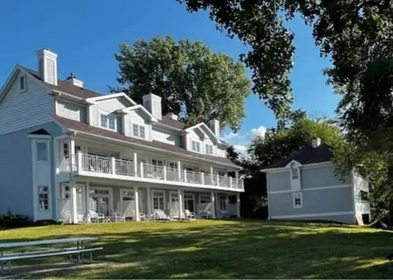 4200 West End ROAD, Lake Geneva, WI 53147