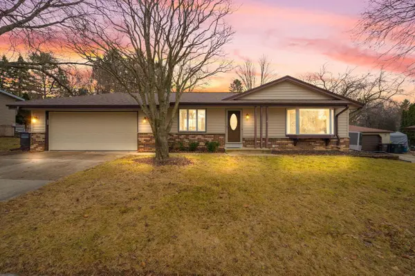 1525 River Highlands DRIVE, Oconomowoc, WI 53066