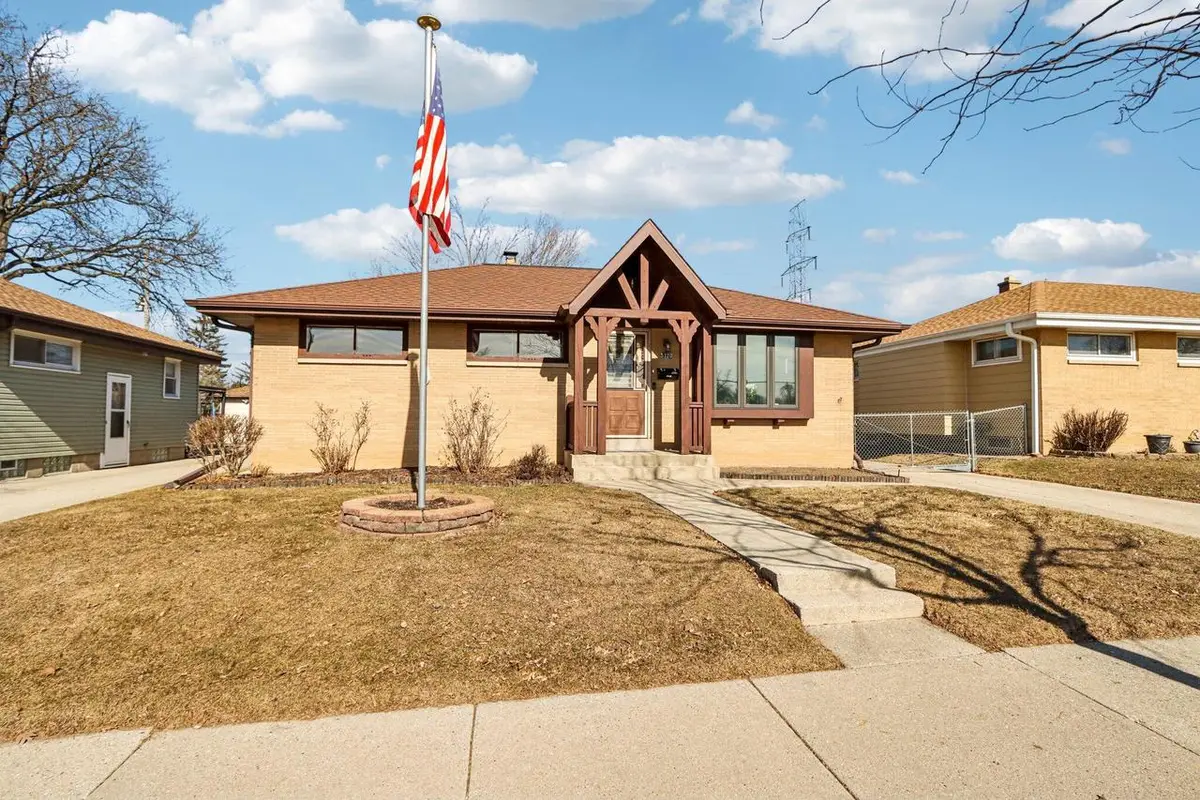 5320 W Plainfield AVENUE, Milwaukee, WI 53220 - #1