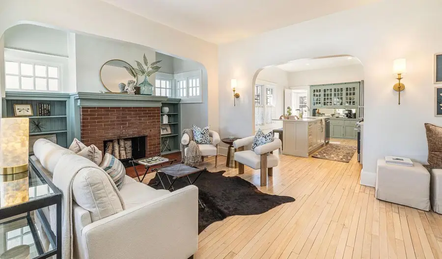 3553 N Maryland AVENUE, Shorewood, WI 53211 - #3