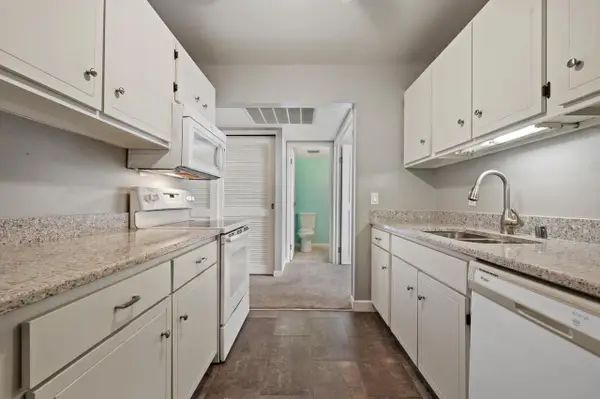 425 W Willow COURT #222, Fox Point, WI 53217