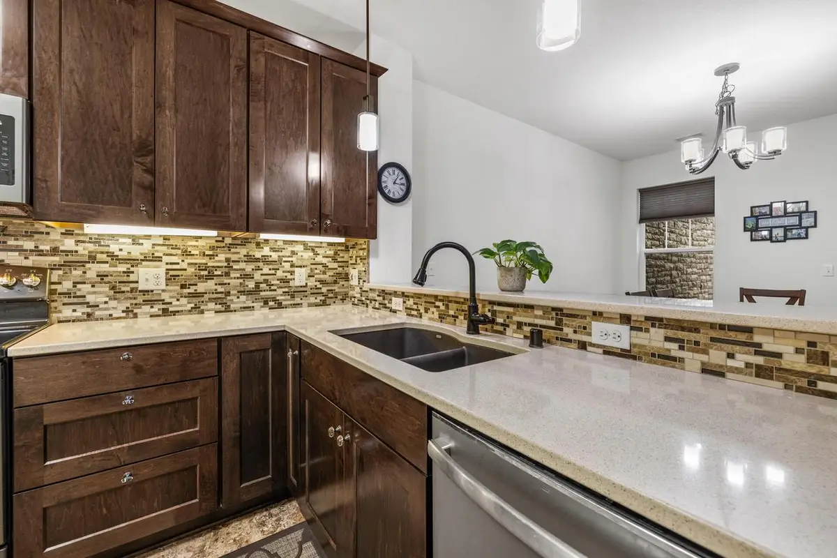 N17W26475 Meadowgrass CIRCLE #G, Pewaukee, WI 53072 - #1