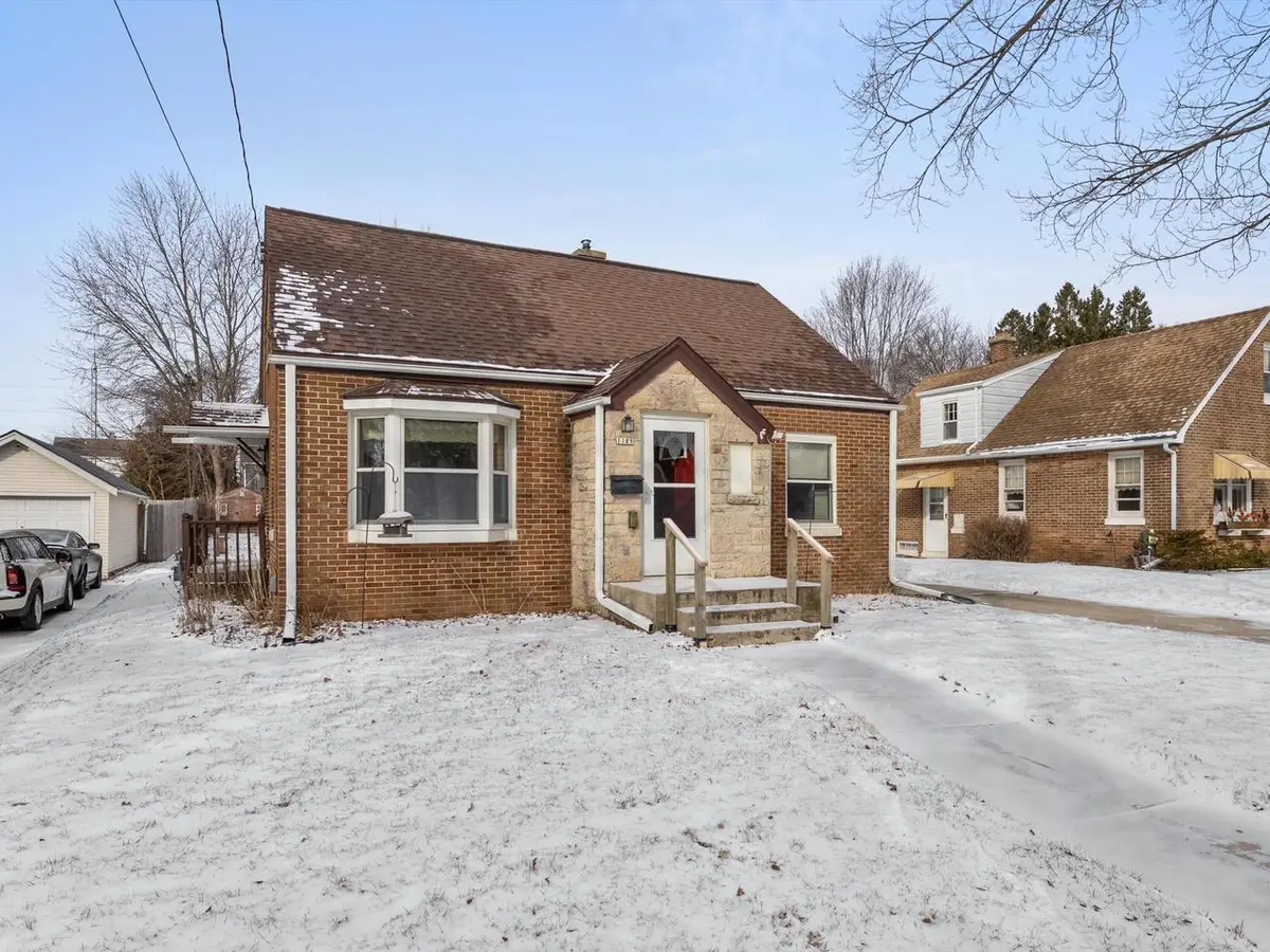 1128 N 17th STREET, Manitowoc, WI 54220 - #1