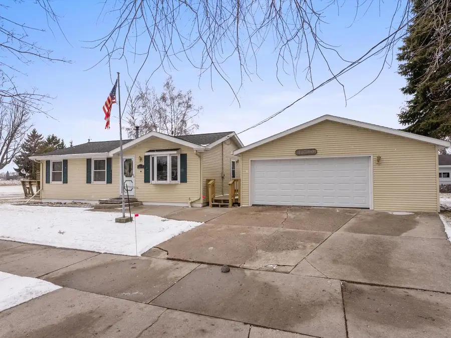 1604 Holly DRIVE, Manitowoc, WI 54220 - #3