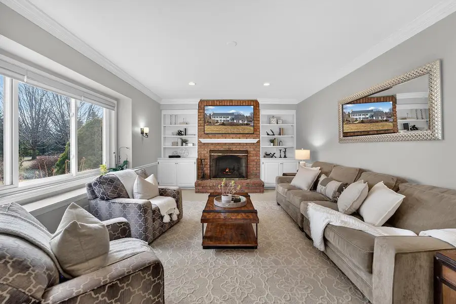 12714 N Meadow CIRCLE W, Mequon, WI 53092 - #2