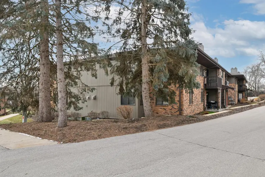 384 Park Hill DRIVE #E, Pewaukee, WI 53072 - #2