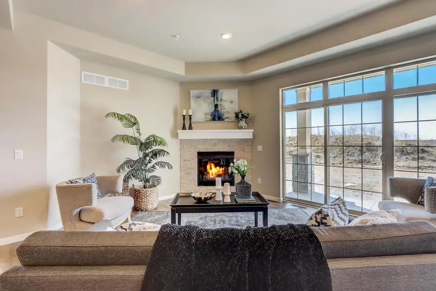 2836 Fox Lake CIRCLE #102 / 01, Waukesha, WI 53189 - #2