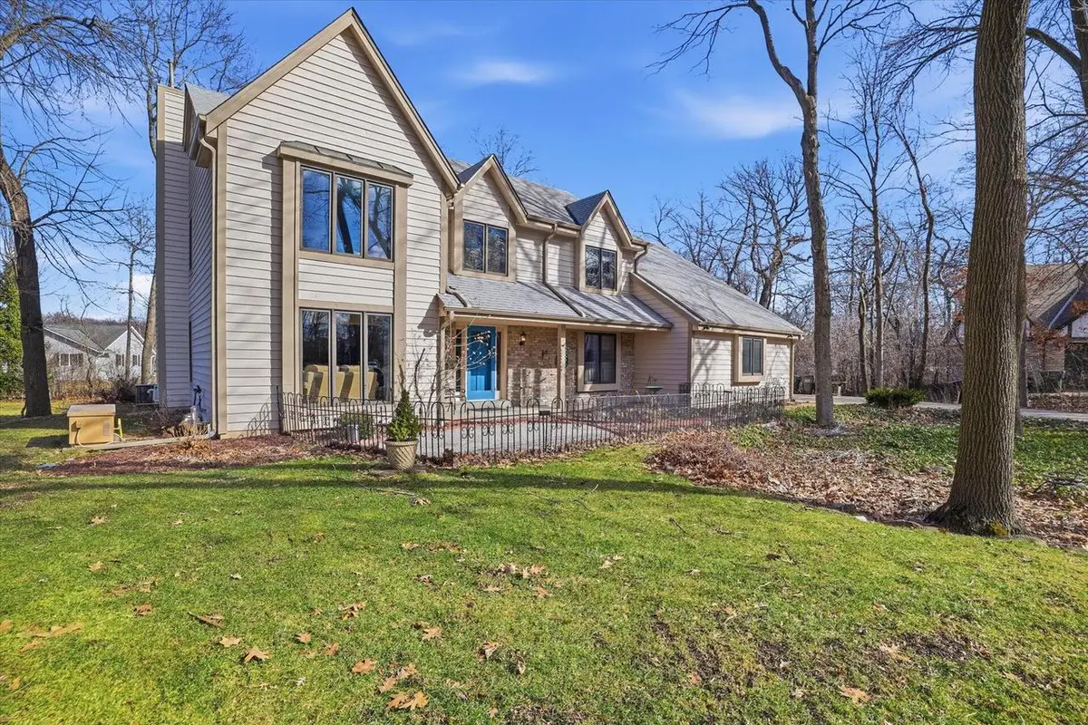 2100 S Cherrywood COURT, New Berlin, WI 53151 - #1