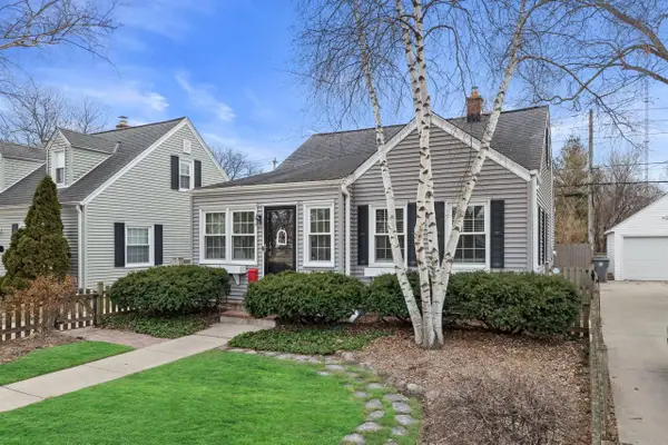 621 E Hampton ROAD, Whitefish Bay, WI 53217