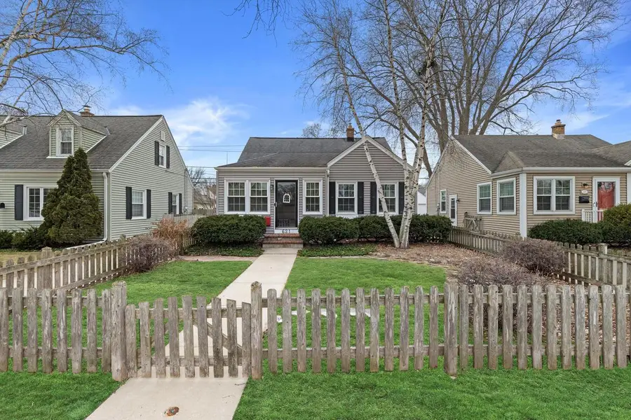 621 E Hampton ROAD, Whitefish Bay, WI 53217 - #2