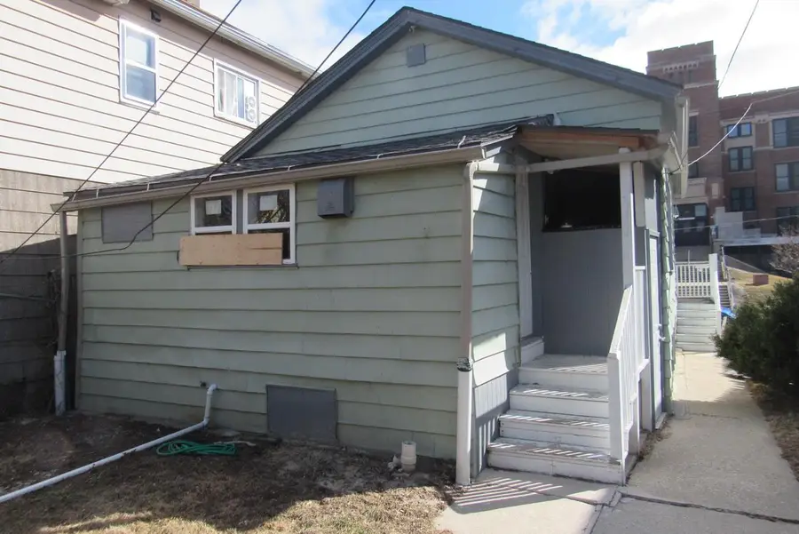 946 W Windlake AVENUE, Milwaukee, WI 53204 - #2